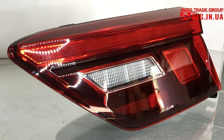 VW Tiguan 2018- Ліхтар внутрішній Led (в кришку) правий комплектація comfort 5NN945093 VC-TI-VW-804-1 фото