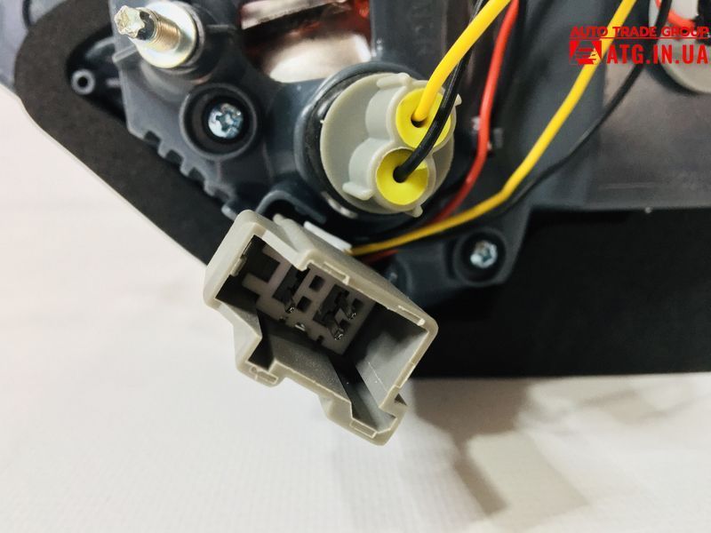 Фонарь внутренний LED Ford Fusion 2013-2016 левый DS7Z-13405-A Rom-DS7Z-13405-A фото